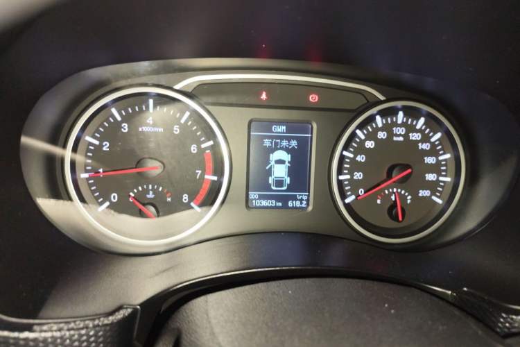 Used Great Wall Wingle 5 2017 2.4L European Version Gasoline Two-Wheel Drive Entry-Level Big Double Cab 4G69S4N Instrument Cluster