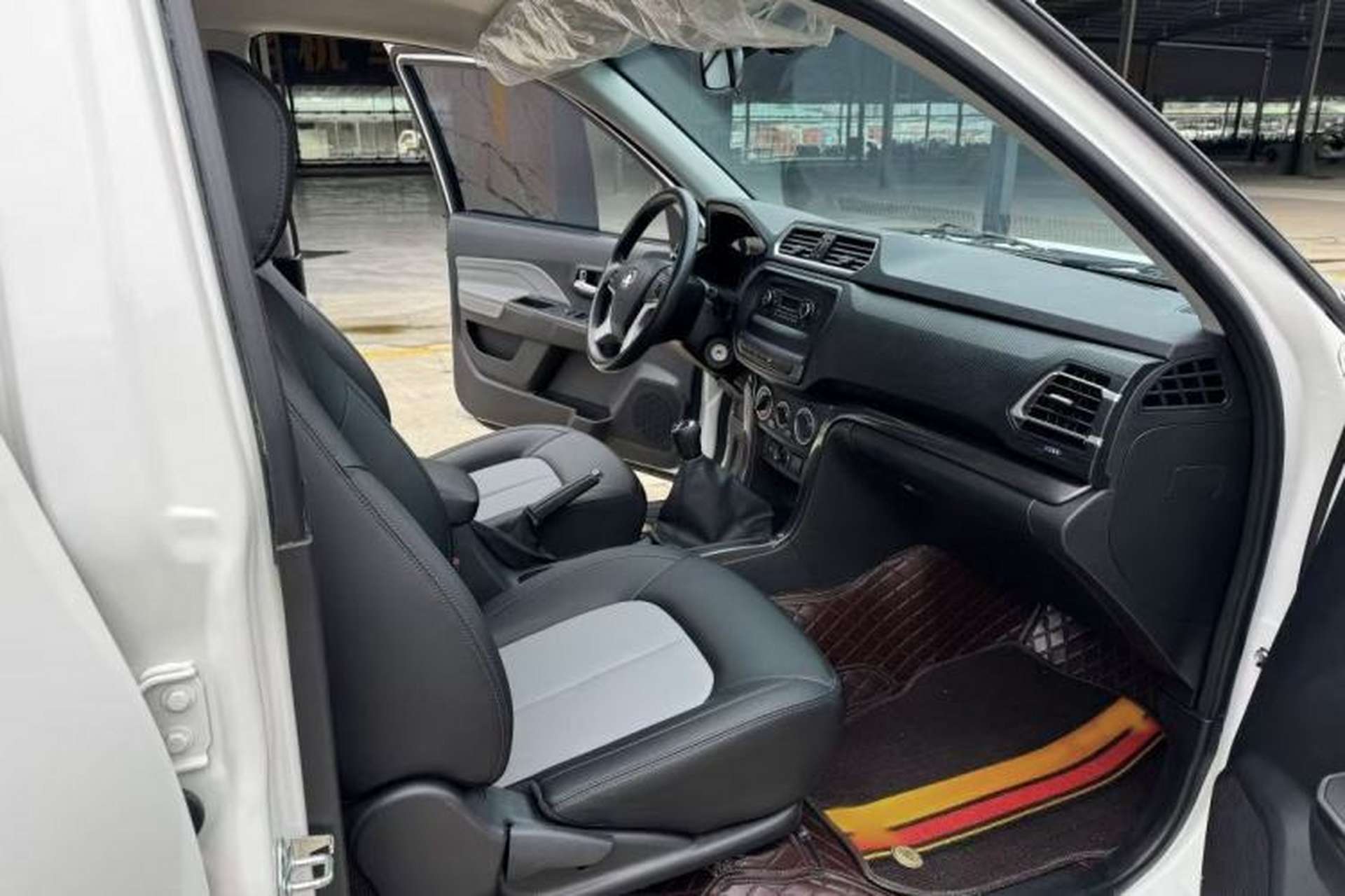 Used Great Wall Wingle 5 2017 2.0T European-spec Diesel Two-Wheel-Drive Entry-Level Big Double-Cab GW4D20D Interior 2
