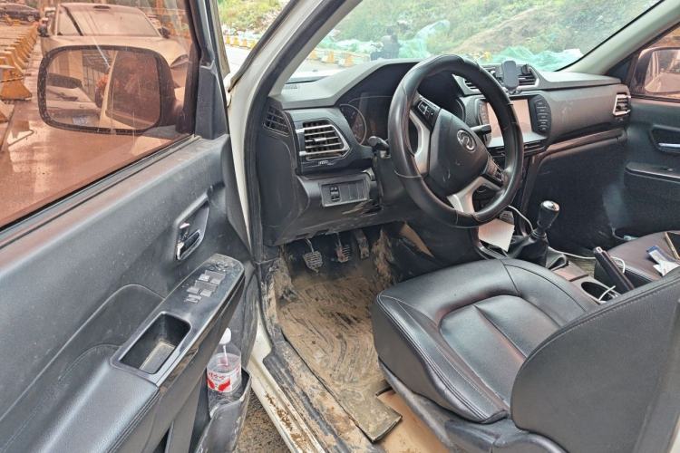 Used Great Wall Wingle 5 2017 2.0T European-Style Diesel Two-Wheel-Drive Elite Version with Large Double Cab – GW4D20B Interior 3