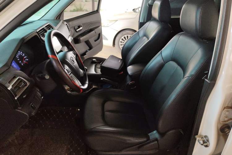 Used Great Wall Wingle 5 2017 2.4L European-spec Gasoline 2WD Elite Model with Big Double Cab – 4G69S4N Left Front Seat