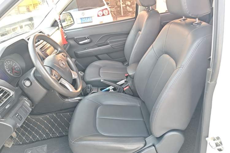 Used Great Wall Wingle 5 2017 2.4L European Version Gasoline Two-Wheel Drive Entry-Level Big Double Cab 4G69S4N Left Front Seat