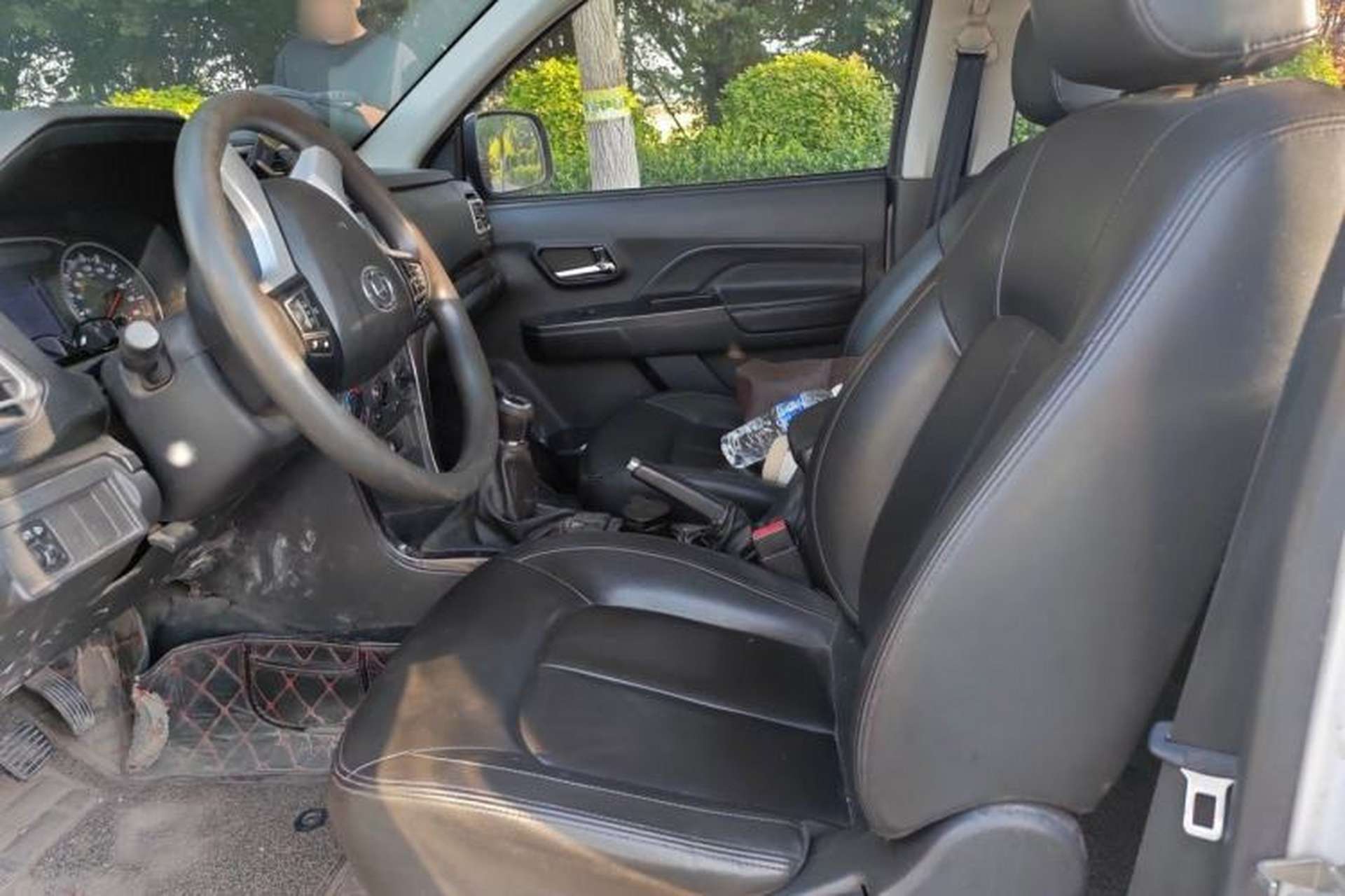 Used Great Wall Wingle 5 2017 2.4L European-spec Gasoline 2WD Elite Model with Big Double Cab – 4G69S4N Left Front Seat