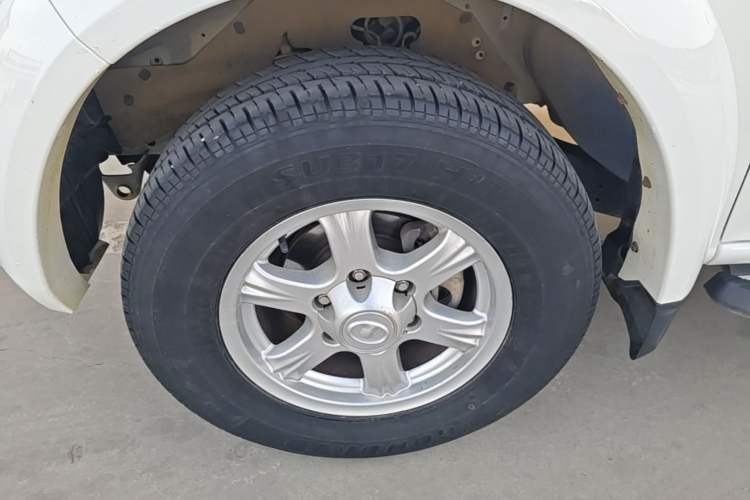 Used Great Wall Wingle 5 2017 2.4L European Version Gasoline Two-Wheel Drive Entry-Level Big Double Cab 4G69S4N Left Front Wheel Hub
