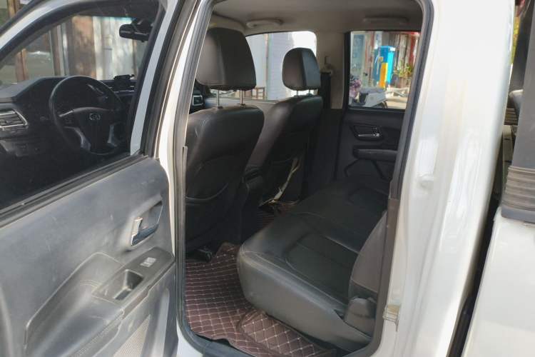 Used Great Wall Wingle 5 2017 2.4L European-spec Gasoline 4x4 Elite Version Big Double Cab 4G69S4N Left Rear Seat