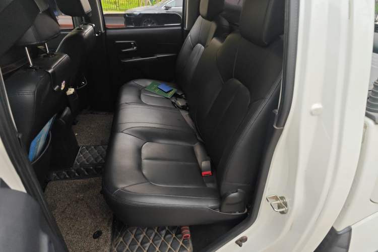 Used Great Wall Wingle 5 2017 2.4L European Version Gasoline Two-Wheel Drive Entry-Level Small Double-Cab 4G69S4N Left Rear Seat
