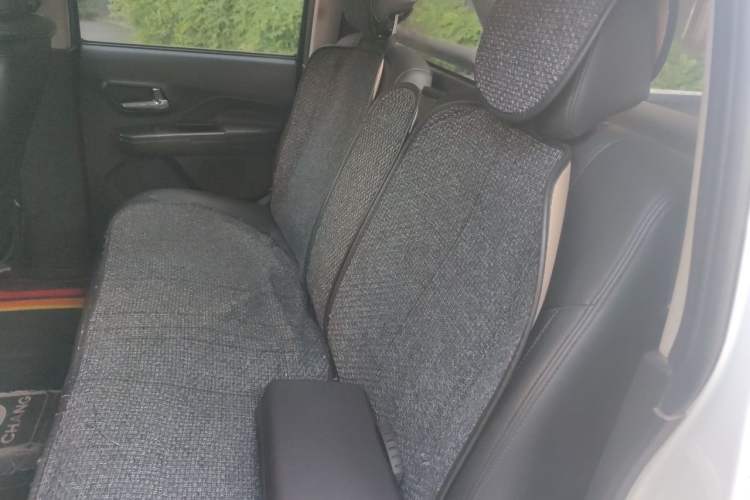 Used Great Wall Wingle 5 2017 2.0T European-Style Diesel Two-Wheel-Drive Elite Version with Large Double Cab – GW4D20B Left Rear Seat
