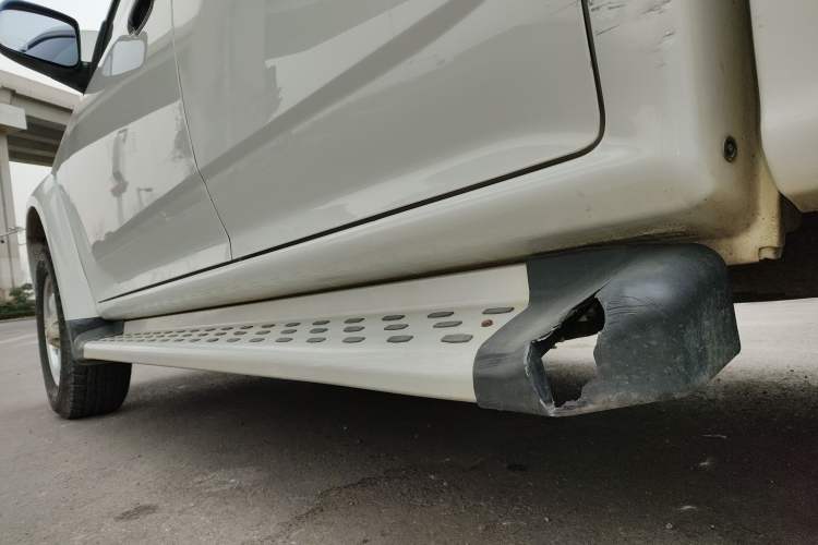 Used Great Wall Wingle 5 2017 2.0T European Version Diesel Two-Wheel Drive Advanced Large Double-Cab GW4D20E Left Side Sill