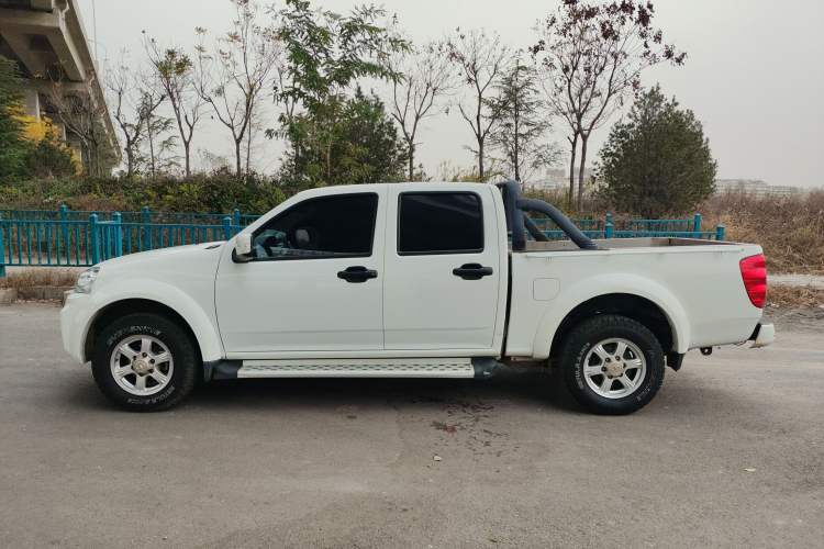 Used Great Wall Wingle 5 2017 2.0T European Version Diesel Two-Wheel Drive Advanced Large Double-Cab GW4D20E Left Side