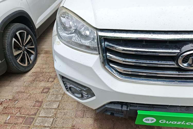 Used Great Wall Wingle 5 2017 2.0T European Version Diesel Two-Wheel Drive Advanced Large Double-Cab GW4D20E Right Front Headlight