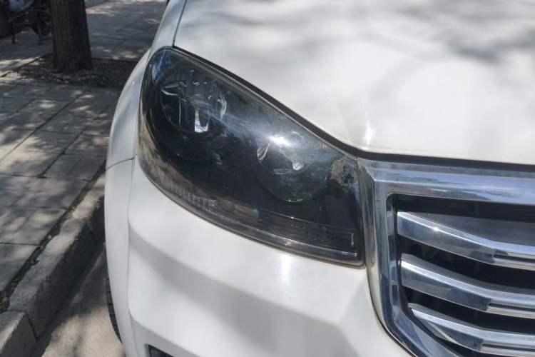 Used Great Wall Wingle 5 2017 2.4L European Version Gasoline Two-Wheel Drive Entry-Level Small Double-Cab 4G69S4N Right Front Headlight