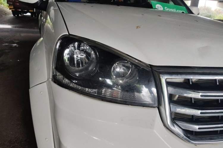 Used Great Wall Wingle 5 2017 2.4L European Version Gasoline Two-Wheel Drive Entry-Level Small Double-Cab 4G69S4N Right Front Headlight