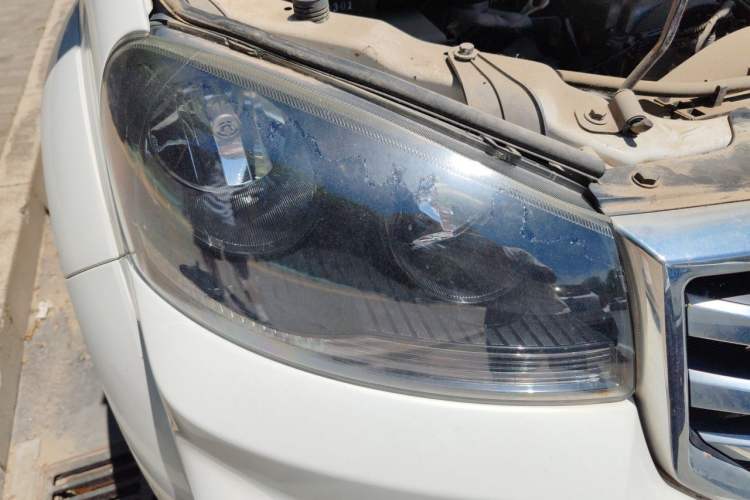Used Great Wall Wingle 5 2017 2.4L European Version Gasoline Two-Wheel Drive Entry-Level Small Double-Cab 4G69S4N Right Front Headlight
