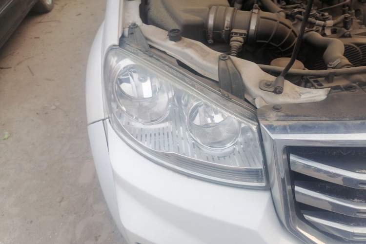 Used Great Wall Wingle 5 2017 2.0T European-Style Diesel 4x4 Advanced Version with Big Double Cab – GW4D20D Right Front Headlight