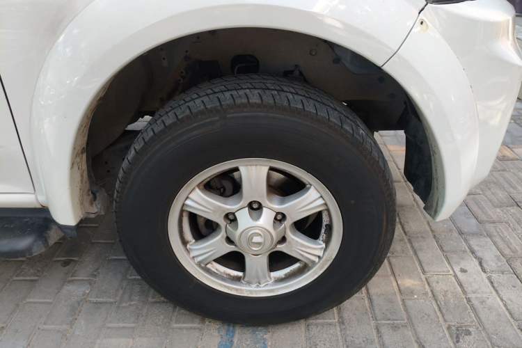 Used Great Wall Wingle 5 2017 2.4L European-spec Gasoline 4x4 Elite Version Big Double Cab 4G69S4N Right Front Wheel Hub