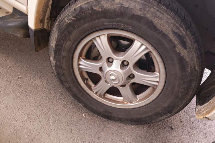 Used Great Wall Wingle 5 2017 2.4L European-spec Gasoline 2WD Elite Model with Big Double Cab – 4G69S4N Right Front Wheel Hub