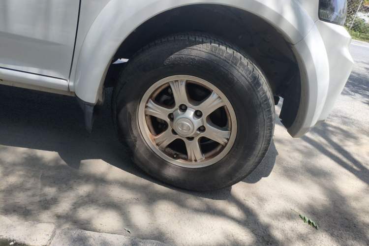 Used Great Wall Wingle 5 2017 2.4L European Version Gasoline Two-Wheel Drive Entry-Level Small Double-Cab 4G69S4N Right Front Wheel Hub