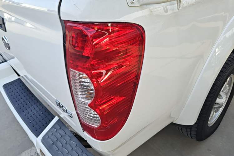 Used Great Wall Wingle 5 2017 2.4L European Version Gasoline Two-Wheel Drive Entry-Level Big Double Cab 4G69S4N Right Rear Taillight