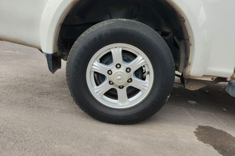 Used Great Wall Wingle 5 2017 2.0T European Version Diesel Two-Wheel Drive Advanced Large Double-Cab GW4D20E Right Rear Wheel Hub