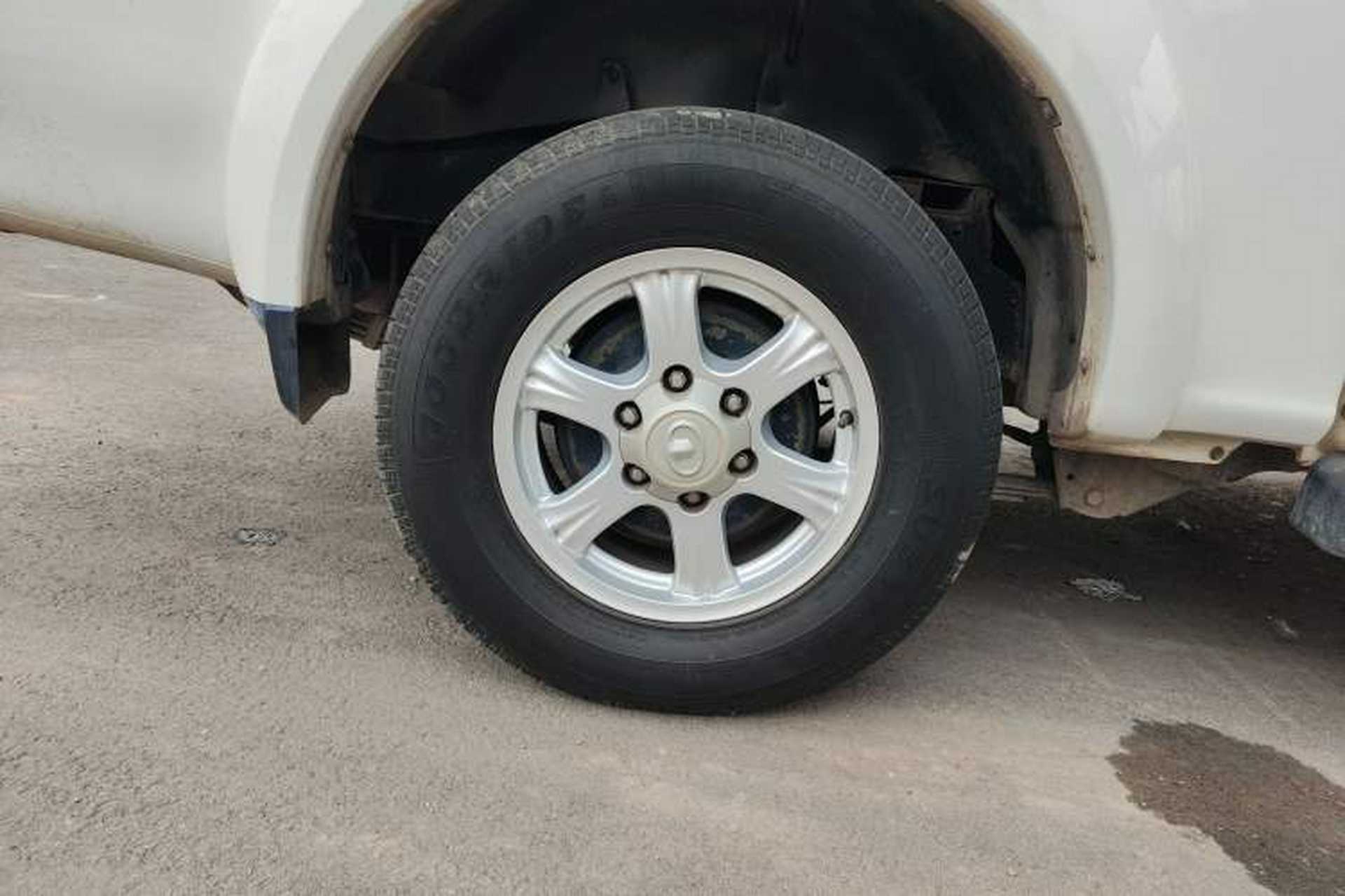 Used Great Wall Wingle 5 2017 2.0T European Version Diesel Two-Wheel Drive Advanced Large Double-Cab GW4D20E Right Rear Wheel Hub
