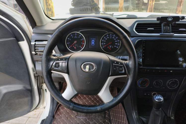 Used Great Wall Wingle 5 2017 2.4L European-spec Gasoline 4x4 Elite Version Big Double Cab 4G69S4N Steering Wheel