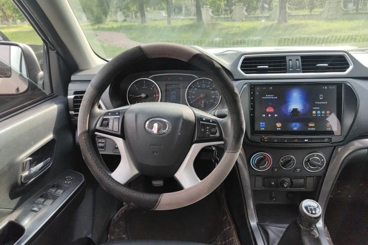 Used Great Wall Wingle 5 2017 2.0T European-Style Diesel 4x4 Ambition Version with Extended Double Cab – GW4D20E Steering Wheel