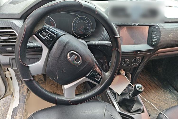 Used Great Wall Wingle 5 2017 2.0T European-Style Diesel Two-Wheel-Drive Elite Version with Large Double Cab – GW4D20B Steering Wheel