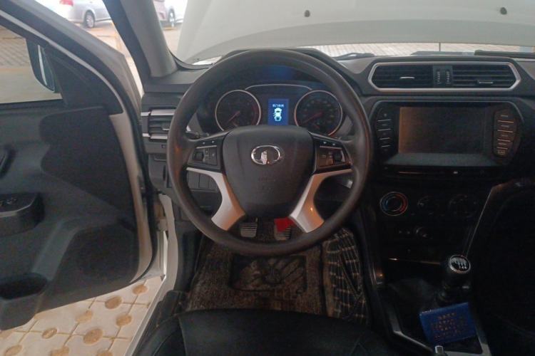 Used Great Wall Wingle 5 2017 2.0T European Version Diesel Two-Wheel Drive Elite Plus Big Double-Cab GW4D20D Steering Wheel