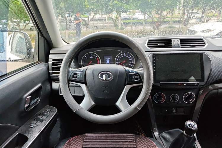 Used Great Wall Wingle 5 2017 2.0T European Version Diesel Two-Wheel Drive Advanced Large Double-Cab GW4D20E Steering Wheel