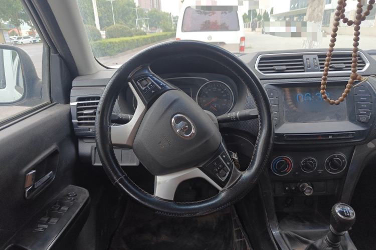 Used Great Wall Wingle 5 2017 2.0T European-spec Diesel Two-Wheel-Drive Entry-Level Big Double-Cab GW4D20D Steering Wheel