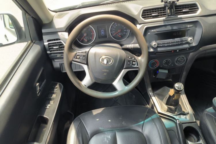 Used Great Wall Wingle 5 2017 2.0T European Version Diesel Two-Wheel Drive Advanced Large Double-Cab GW4D20E Steering Wheel