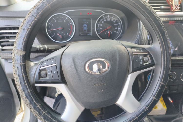 Used Great Wall Wingle 5 2017 2.4L European Version Gasoline Two-Wheel Drive Entry-Level Small Double-Cab 4G69S4N Steering Wheel