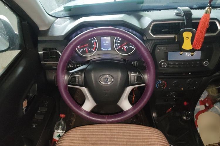 Used Great Wall Wingle 5 2017 2.4L European Version Gasoline Two-Wheel Drive Entry-Level Small Double-Cab 4G69S4N Steering Wheel