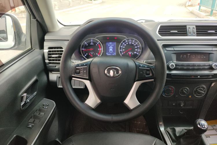 Used Great Wall Wingle 5 2017 2.0T European Version Diesel Two-Wheel Drive Advanced Large Double-Cab GW4D20E Steering Wheel
