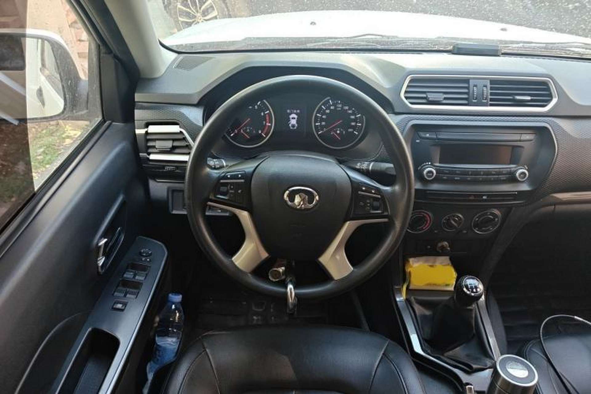 Used Great Wall Wingle 5 2017 2.4L European Version Gasoline Two-Wheel Drive Entry-Level Big Double Cab 4G69S4N Steering Wheel