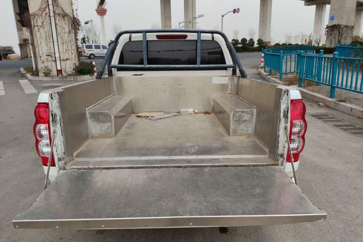 Used Great Wall Wingle 5 2017 2.0T European Version Diesel Two-Wheel Drive Advanced Large Double-Cab GW4D20E Trunk