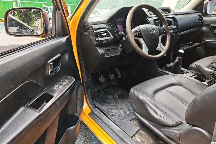 Used Great Wall Wingle 5 2017 2.4L European Version Gasoline Two-Wheel Drive Entry-Level Big Double Cab 4G69S4N Driver Seat