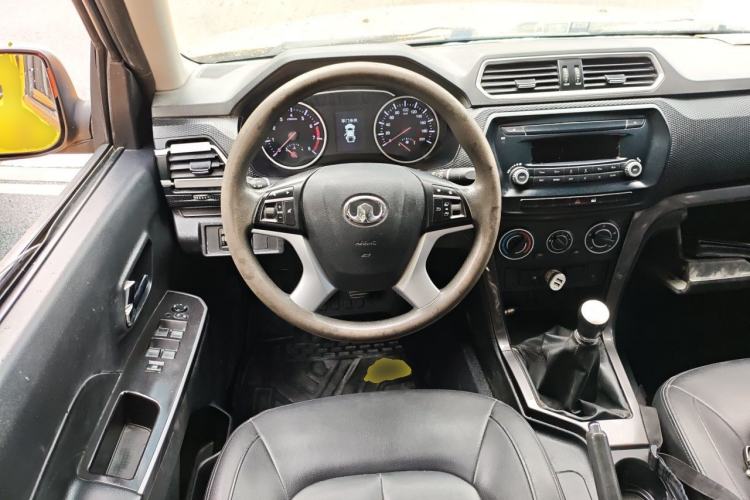Used Great Wall Wingle 5 2017 2.4L European Version Gasoline Two-Wheel Drive Entry-Level Big Double Cab 4G69S4N Steering Wheel