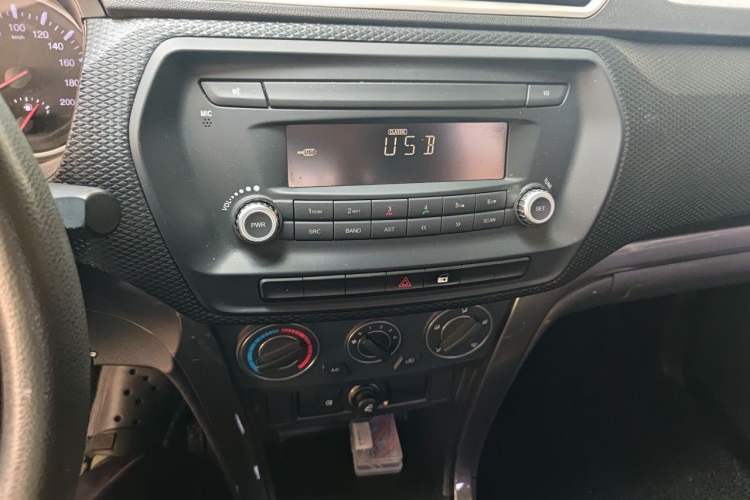 Used Great Wall Wingle 5 2020 2.4L Gasoline Two-Wheel Drive Value Edition Big Double Cab China VI Standard 4K22D4M Audio And AC Panel