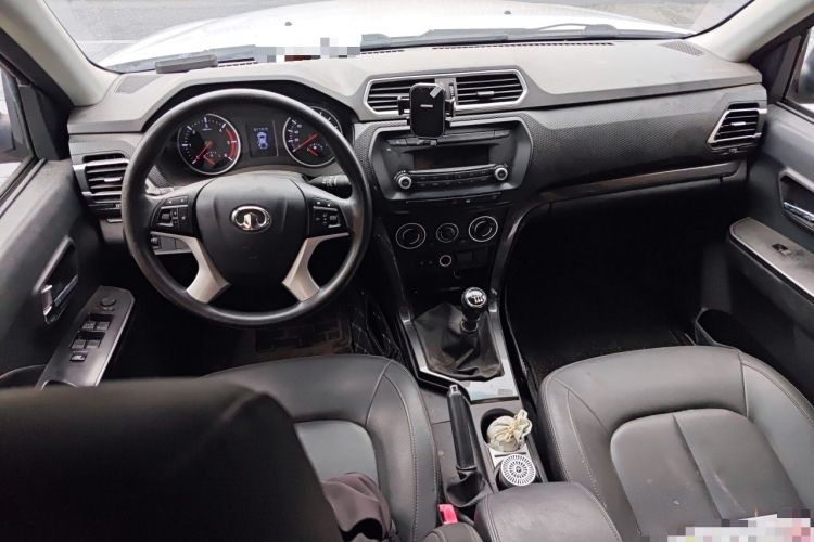 Used Great Wall Wingle 5 2020 2.0T Diesel Two-Wheel-Drive Elite Version Big Double Cab China VI Standard GW4D20M Center Console