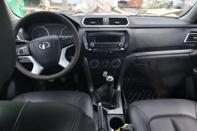 Used Great Wall Wingle 5 2020 2.4L Gasoline Two-Wheel Drive Value Edition Big Double Cab China VI Standard 4K22D4M Center Console