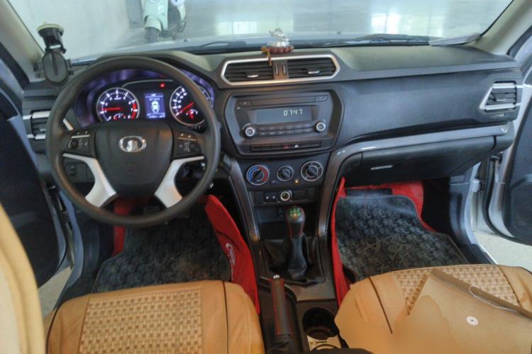 Used Great Wall Wingle 5 2020 2.4L Gasoline Two-Wheel Drive Value Edition Big Double Cab China VI Standard 4K22D4M Center Console