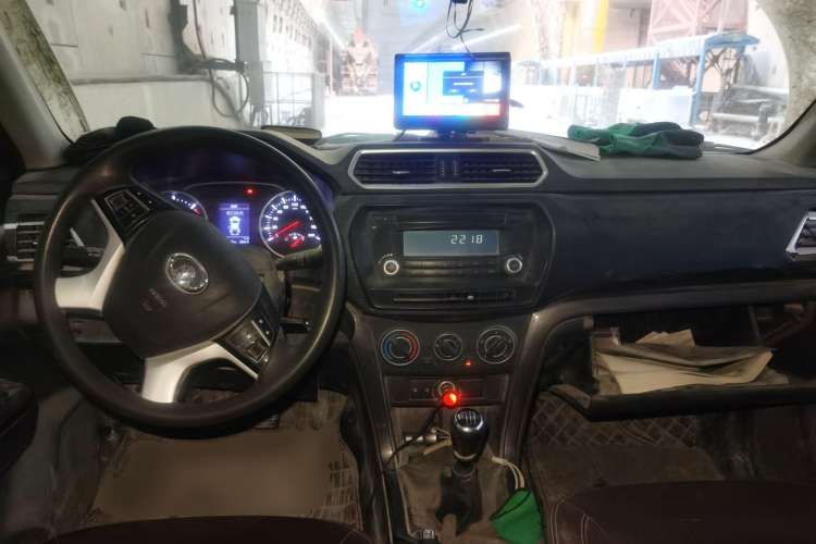 Used Great Wall Wingle 5 2020 2.0T Diesel Two-Wheel-Drive Elite Version Big Double Cab China VI Standard GW4D20M Center Console