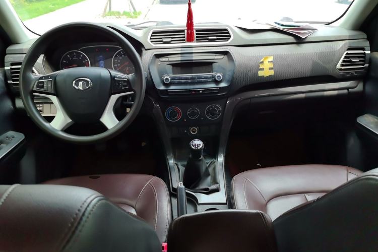 Used Great Wall Wingle 5 2020 2.4L Gasoline Two-Wheel Drive Value Edition Big Double Cab China VI Standard 4K22D4M Center Console