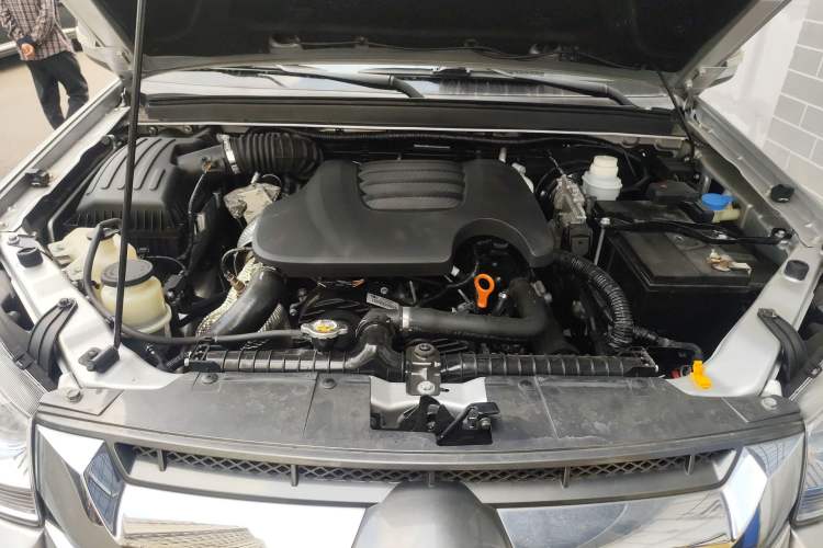 Used Great Wall Wingle 5 2020 2.0T Diesel Two-Wheel-Drive Elite Version Big Double Cab China VI Standard GW4D20M Engine Bay