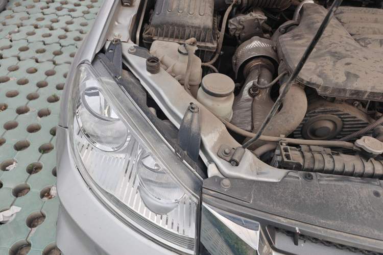 Used Great Wall Wingle 5 2020 2.0T Diesel Two-Wheel-Drive Elite Version Big Double Cab China VI Standard GW4D20M Engine Bay Right