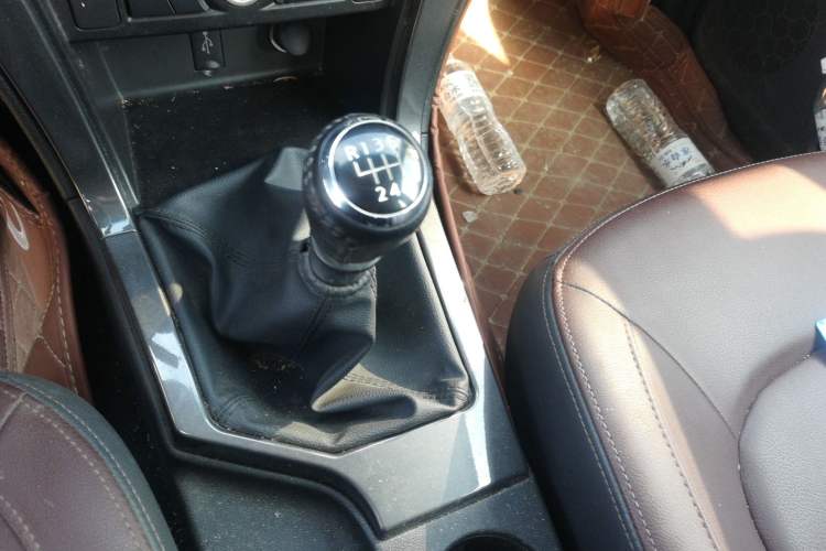 Used Great Wall Wingle 5 2020 2.0T Diesel Two-Wheel-Drive Elite Version Big Double Cab China VI Standard GW4D20M Gear Lever
