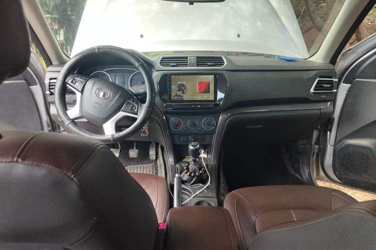 Used Great Wall Wingle 5 2020 2.0T Diesel Two-Wheel-Drive Elite Version Big Double Cab China VI Standard GW4D20M Interior 2