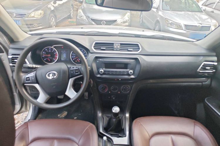 Used Great Wall Wingle 5 2020 2.4L Gasoline Two-Wheel Drive Value Edition Big Double Cab China VI Standard 4K22D4M Interior 2