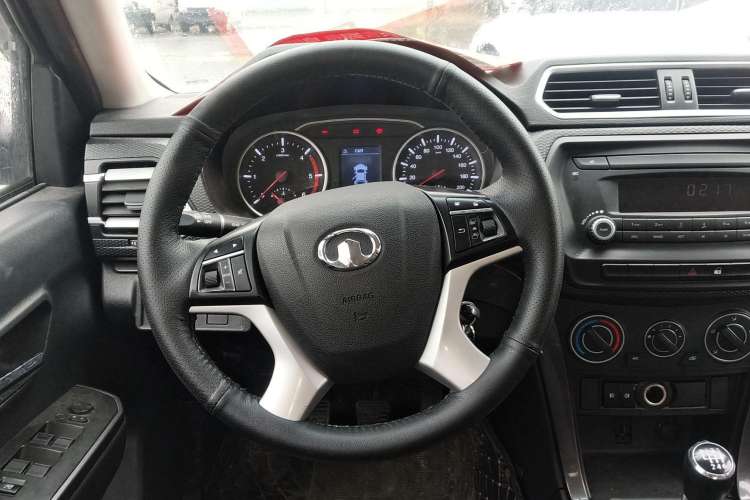 Used Great Wall Wingle 5 2020 2.0T Diesel Two-Wheel-Drive Elite Version Big Double Cab China VI Standard GW4D20M Interior 2