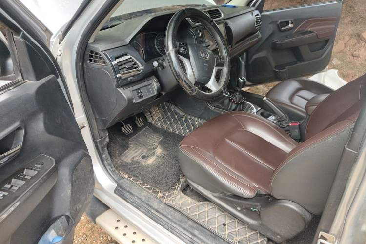 Used Great Wall Wingle 5 2020 2.0T Diesel Two-Wheel-Drive Elite Version Big Double Cab China VI Standard GW4D20M Interior 3